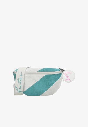 Sac banane en matériau gris doux et teal avec un design de rayures diagonales, doté d'une fermeture éclair et d'un charm rond portant l'inscription "hey".