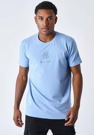 Lichtblauw katoenen T-shirt met een ronde hals, korte mouwen en een geborduurd logo met "PROJECT X PARIS" op de voorkant.