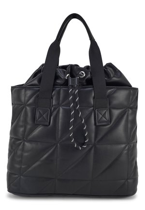 Zwarte gewatteerde totebag met gewatteerde textuur, stoffen handvatten en een trekkoordsluiting met zwart-wit koord.