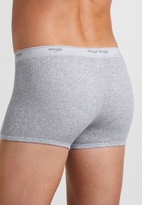 Boxer briefs in cotone grigio con una morbida vita elastica con logo del marchio, cuciture piatte e una vestibilità aderente.