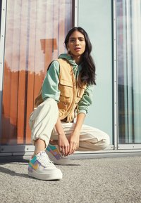 Nike Sportswear AF1 SHADOW - Tenisice - pale ivory/celestial gold/tropical twist