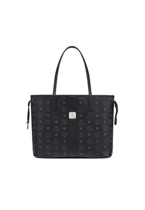 Sac fourre-tout noir en cuir synthétique, ornée d'un motif logo subtil, avec des doubles poignées supérieures et un accent en métal argenté.