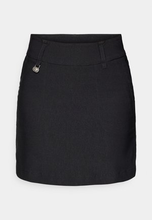 Svart denim mini-skjørt med en glatt tekstur, en tettsittende midje, frontlommer og en metallisk knappdetalj på siden.