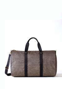 Borsa a tracolla in beige testurizzato con macchie nere, dotata di manici neri e tracolla regolabile, zip dorata e dettagli di branding in rilievo.
