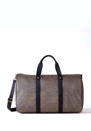 Borsa a tracolla in beige testurizzato con macchie nere, dotata di manici neri e tracolla regolabile, zip dorata e dettagli di branding in rilievo.