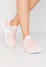 Nike internationalist coral Clearance