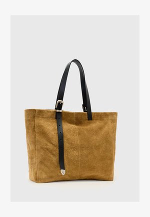 Pruun sametist kandekott pikkade mustade nahast sangade ja reguleeritava musta nahast rihmaga, mis on varustatud hõbedase pandlaga.