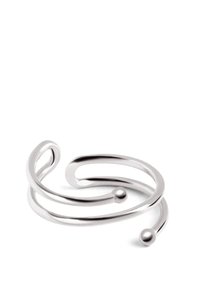 Anillo abierto de plata con un diseño fluido y curvado, dos acentos esféricos, superficie lisa y una estética minimalista contemporánea.