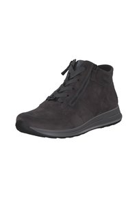 Baskets montantes noires en daim stylées avec fermeture à lacets et à zip, tige texturée et semelle rembourrée. Présente des accents et des coutures minimalistes.