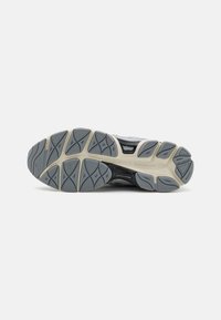 ASICS SportStyle GEL NYC UNISEX - Sapatilhas - black/piedmont grey