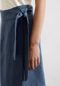 Thumbnail Image 4