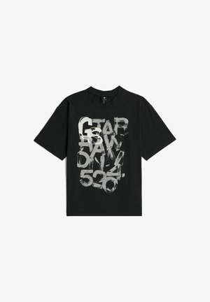 Czarny T-shirt z krótkim rękawem z białym, postrzępionym nadrukiem tekstowym "G-STAR RAW 530" z przodu.