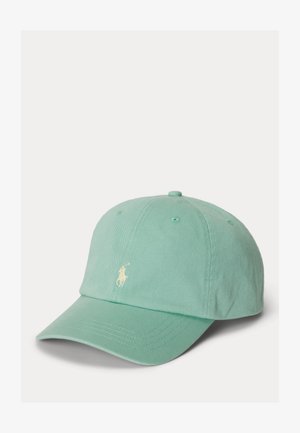 Lys grønn baseballcaps med buet brem og liten hvit polo-spillerlogo foran, vist på en ensfarget lys bakgrunn.
