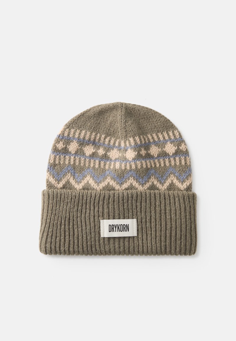 Gorro de malha em verde-azeitona com uma bainha de canelado. Apresenta um padrão em bege e azul, com um rótulo branco exibindo "DRYKORN."