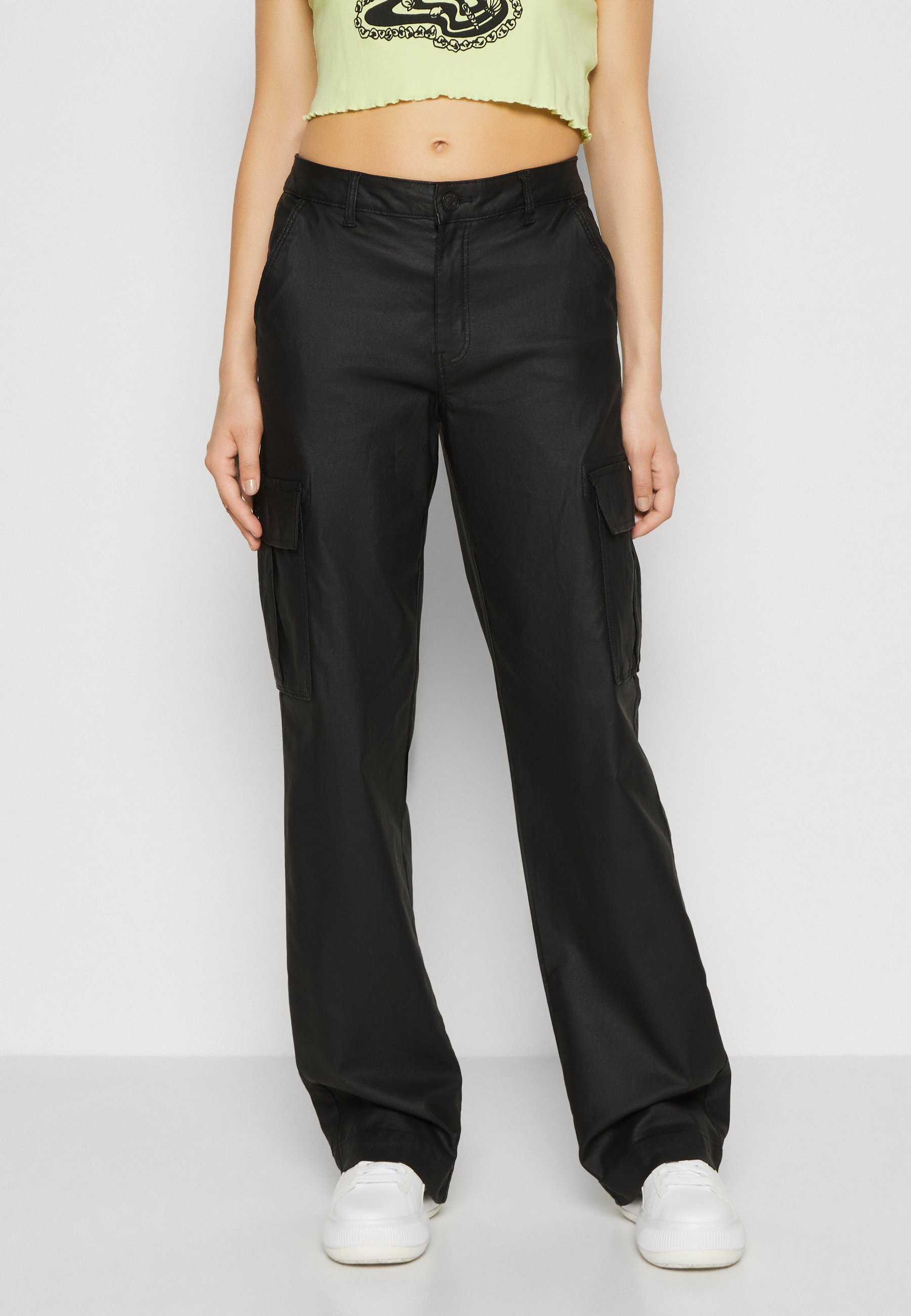 Noisy May NMYOLANDA COATED - Cargo trousers - black - Zalando.co.uk
