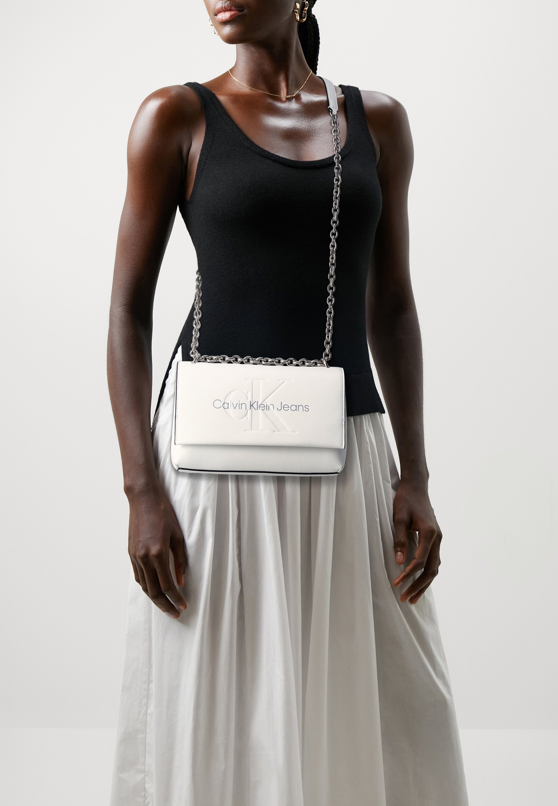 Calvin Klein Jeans SCULPTED FLAP - Umhängetasche - white/silver 