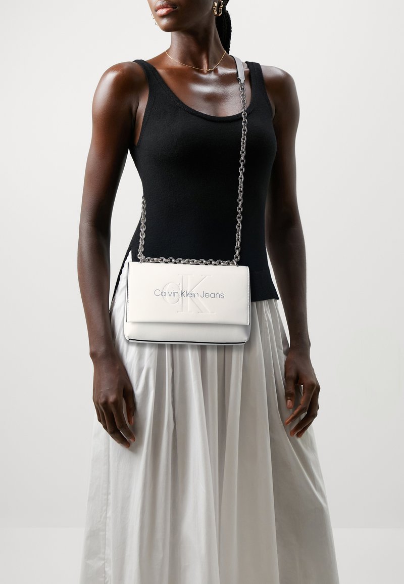 CC 2025 Flap Bag Black White Sequin 308600 main image 1