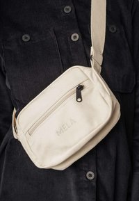 MELA KLEINE PATNI - Umhängetasche - ecru