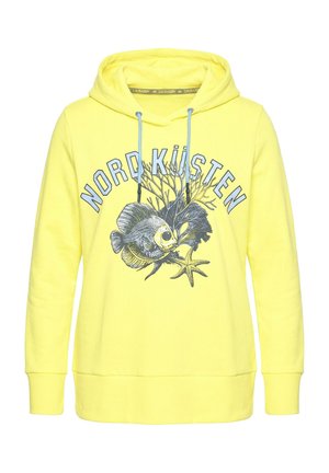Gelber Hoodie mit Frontprint von Fisch, Seestern, Seetang und dem Schriftzug „NORD KÜSTEN“, mit blauen Kordeln an der Kapuze.
