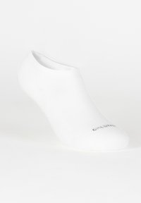 Biała bawełniana skarpetka za kostkę z prążkowanym mankietem i gładką teksturą. Małe logo marki nadrukowane w pobliżu palców.