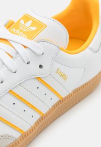 adidas Originals SAMBA OG - Sporta apavi - footwear white/crystal white/crew yellow