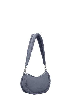 Hobo-Tasche aus weichem grauem Material mit einem plüschigen, strukturierten Besatz und einem verstellbaren Trageriemen. Sie verfügt über einen Reißverschluss und hat eine abgerundete Form.