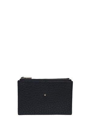 Portefeuille compact et rectangulaire en cuir noir texturé, orné d'une étoile argentée et équipé d'une fermeture éclair.