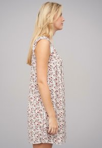 Cloud 5ive V-NECK - Freizeitkleid - white