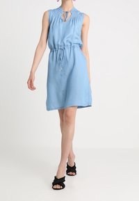 QS Sukienka jeansowa