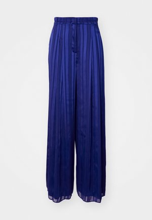 Lilla plissert vidbukser med teksturert finish, med høy midje og flytende silhuett, passende for både hverdagsbruk og formelle anledninger.