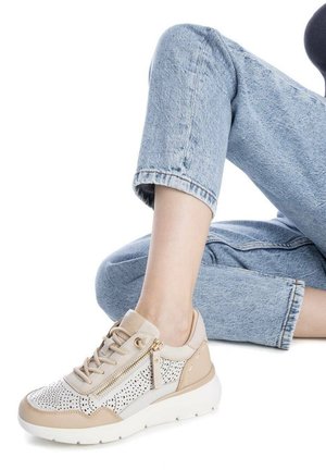 Carmela, ZAPATILLA DE MUJER PLANO  - BEIGE - Zapatillas - marron