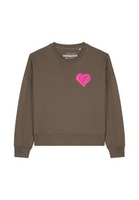 Bruine sweatshirt met lange mouwen, ronde halslijn en een roze hartontwerp aan de linkerkant. Zachte textuur, casual pasvorm.