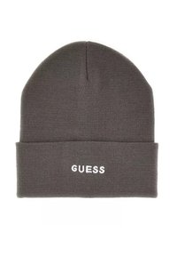 Grijze gebreide beanie met een gevouwen rand. Bevat de merknaam "GUESS" in witte borduurmachine aan de voorkant. Glad textuur met een eenvoudig ontwerp.