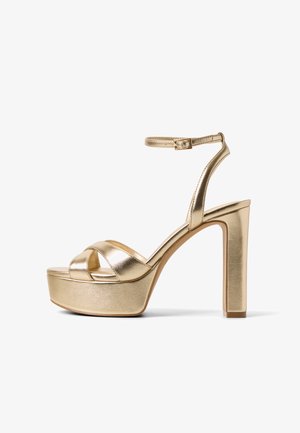 Gouden metallic platform sandalen met een hoge blokhak, voorzien van een kruisbandontwerp en een verstelbare enkelband voor een veilige pasvorm.