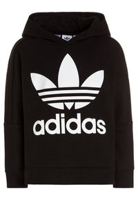 Felpa nera con cappuccio realizzata in morbido tessuto, dotata di un grande logo Adidas bianco e tre strisce sotto un trifoglio stilizzato sulla parte anteriore.