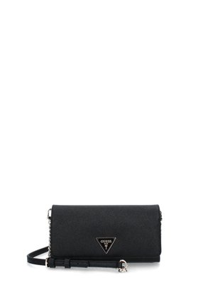 Portefeuille noir texturé avec un logo triangulaire, fermeture éclair, et bandoulière amovible, doté de quincaillerie en ton argent et d'un design élégant.