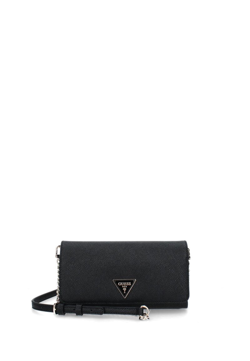 Portefeuille noir texturé avec un logo triangulaire, fermeture éclair, et bandoulière amovible, doté de quincaillerie en ton argent et d'un design élégant.