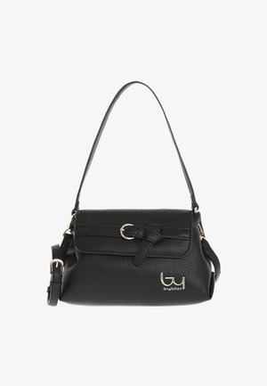 Bolso de piel negra con acabado texturizado, correa de hombro ajustable, cierre de giro y detalles en hardware en tono dorado.