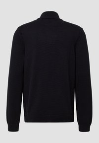 Marine gebreide sweater met een kraag, lange mouwen, ribgebreide manchetten en zoom. Getextureerde stof met een gladde afwerking, ontworpen voor een klassieke pasvorm.