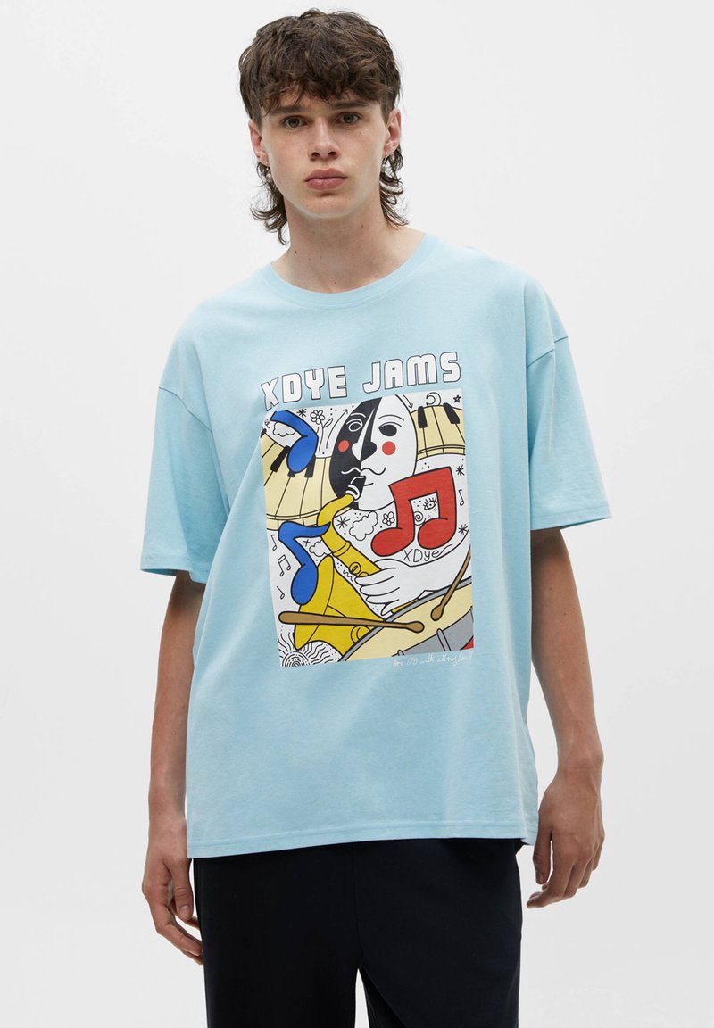 PULL&BEAR SHORT SLEEVE XDYE JAZZ Print Tshirt light blue Zalando.ie