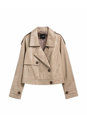 Beżowa skórzana kurtka typu cropped z szerokimi klapami, dwurzędowymi guzikami, bocznymi kieszeniami, patkami na ramionach i mankietami zapinanymi na guziki.