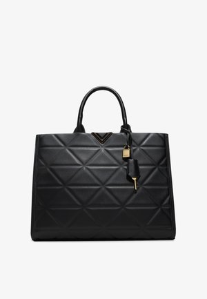 Sac à main noir avec un motif matelassé géométrique, en matériau synthétique lisse, double anses supérieures, et un accent logo en ton doré.