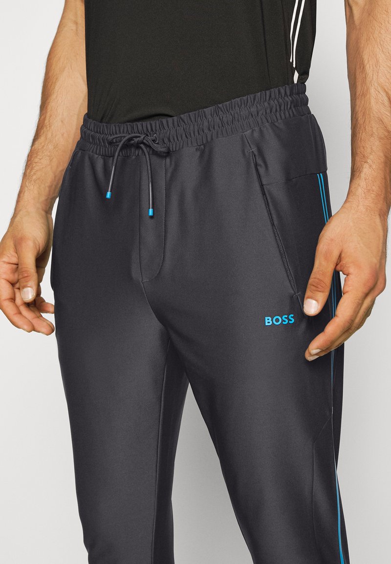 Herren Trainingsanzüge | BOSS HICON GYM Jogginghose dark blue/dunkelblau - YN84005 Herren Trainingsanzüge | BOSS HICON GYM Jogginghose dark blue/dunkelblau - YN84005