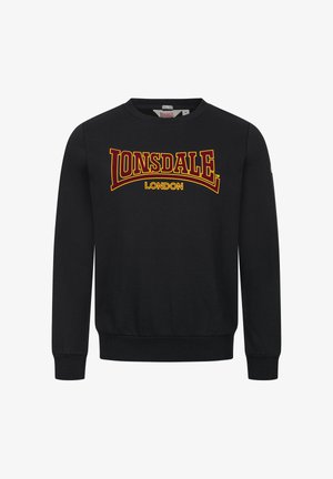 Sort sweatshirt lavet af bomuld med rund halsudskæring og lange ærmer. Forsiden viser "LONSDALE LONDON" i gul og maroon tekst.