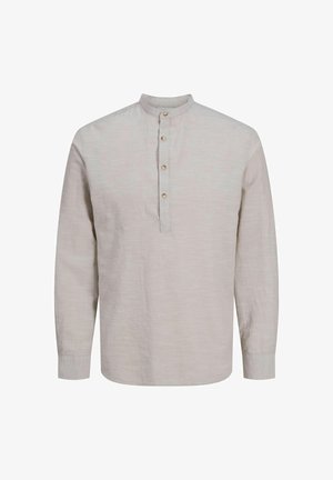 Chemise à manches longues gris clair avec col band, patte de boutonnage et tissu texturé. Comprend cinq boutons et une coupe décontractée.