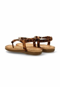 Sandalias de estampado de leopardo marrón con suelas planas, correas ajustables y una plantilla acolchada. Presenta herrajes metálicos para el cierre.