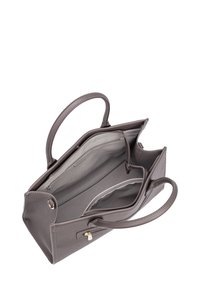 Sac à main en cuir gris avec deux poignées, compartiments zippés et ouverts, et une texture lisse. L'intérieur comprend des poches séparées et une doublure.