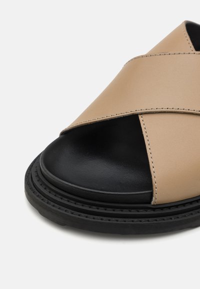 MOSCHINO Natikači - beige