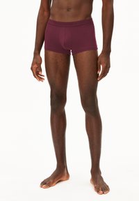 Bordeauxfarbene Boxershorts mit enger Passform, aus weichem Stoff. Verfügt über einen Logo-Elastikbund und einen markanten Vorderpouch zur Unterstützung.