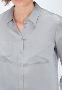 Caroll JEANNE B - Camicia - gris clair